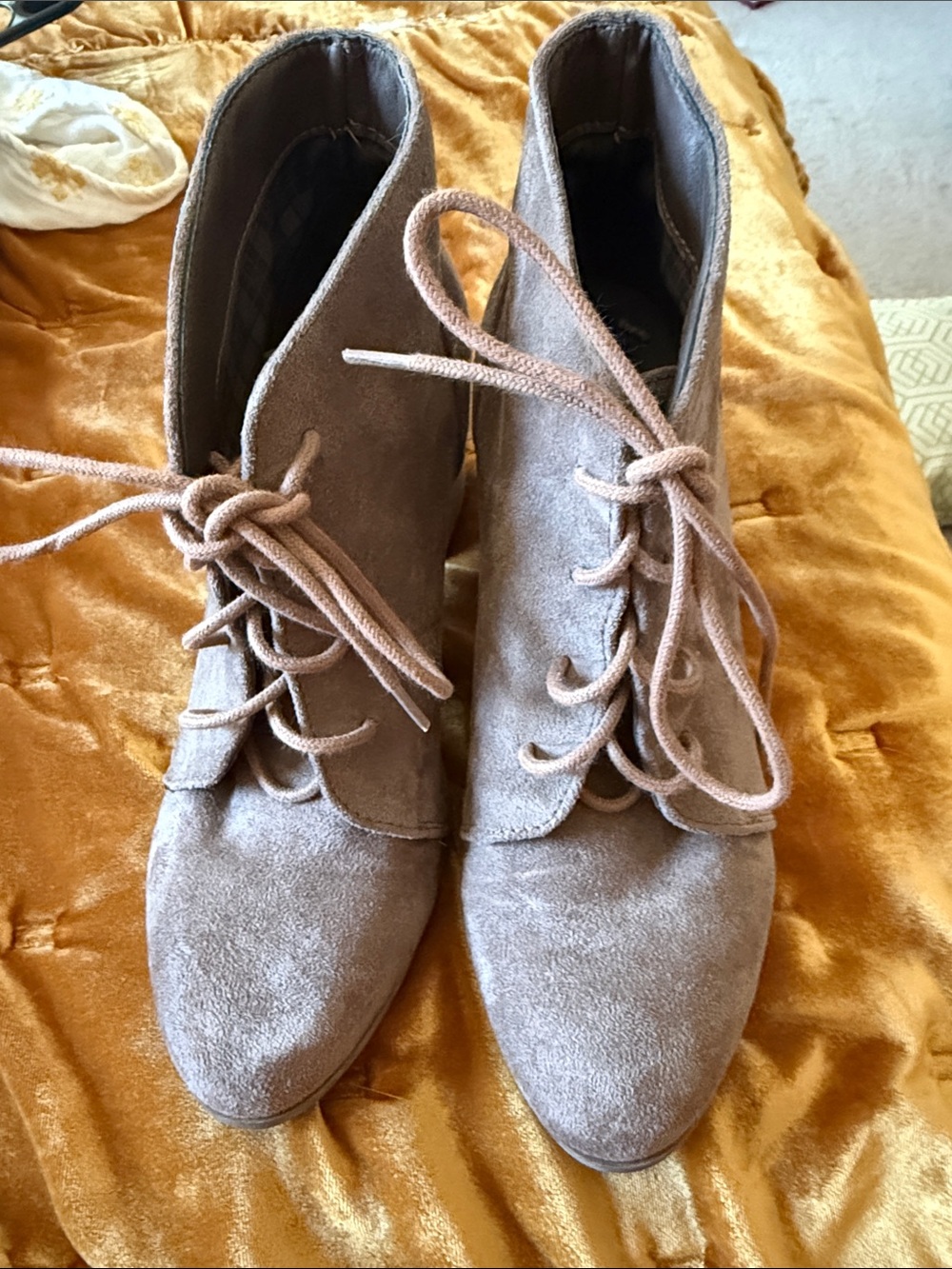 Madden girl size9 Womens Lace-Up Suede Ankle Boot - Taupe